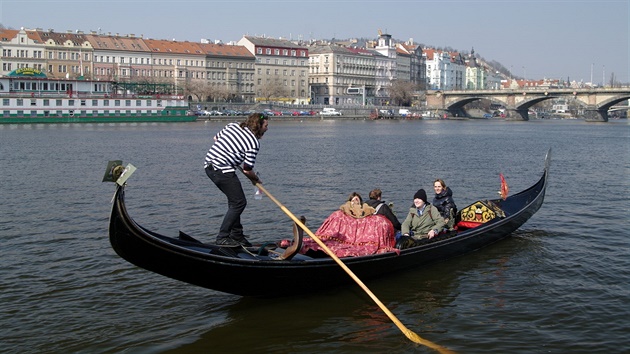 Den Vltavy na Ra�ínov� náb�e�í