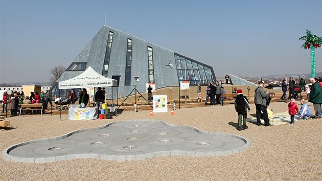 V Bystřici nad Pernštejnem se slavnostně otevřelo nové turistické centrum Eden (21. března 2015).