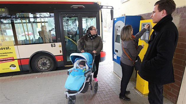 V jihlavsk MHD by se mlo ve veernch hodinch nastupovat pouze pednmi dvemi. Nkte idii nevid v takovm opaten pnos. Podle nich mohou vznikat konflikty s nepizpsobivmi cestujcmi.