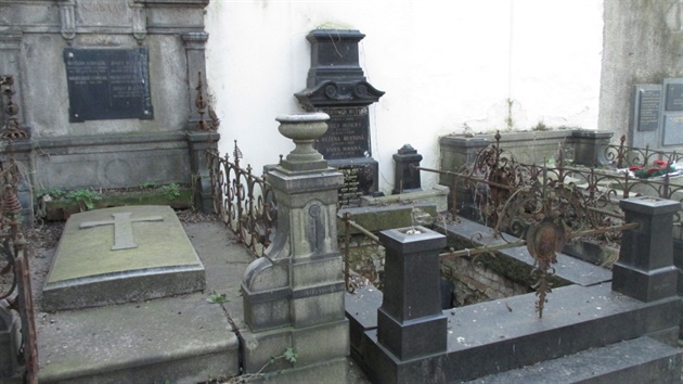 Nkteré hrobky na Olanských hbitovech jsou v kritickém stavu.