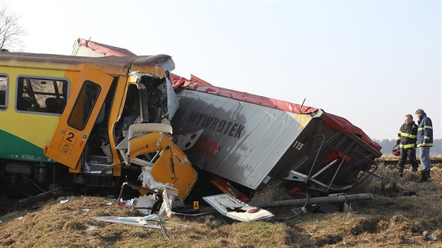 Nehoda osobního vlaku a kamionu na přejezdu mezi Obrataní a Chýnovem na hranici Jihočeského kraje a Vysočiny.