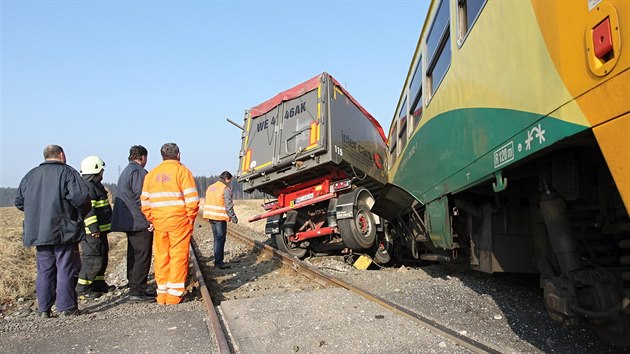 Nehoda osobního vlaku a kamionu na přejezdu mezi Obrataní a Chýnovem na hranici Jihočeského kraje a Vysočiny.