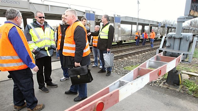 Srážka dvou nákladních vlaků v Žalhosticích u Litoměřic.