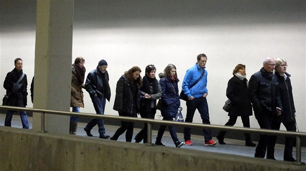 Příbuzní obětí neštěstí airbusu společnosti Germanwings nastoupili do zvláštního letadla, které je z Düsseldorfu dopravilo do Marseille (26. března 2015).