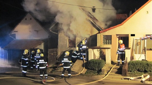 Při požáru v Drslavicích na Uherskohradišťsku zemřel sedmačtyřicetiletý majitel domku.