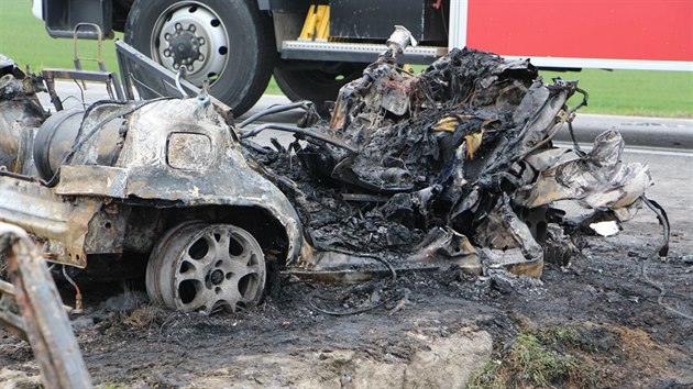 Osmnáctiletý řidič Škody Felicia nezvládl poblíž Suchohrdel u Miroslavi řízení, vjel do příkopu a narazil do betonového mostku. On i tři kamarádi zemřeli (22. března 2015).