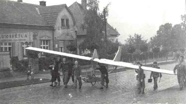 Kluzk Skaut. Na tomto stroji, kter skuten dokzal pr vtein plachtit vzduchem, brodsk aeroklub zanal. Pilot ho ale hned pi prvnm vzletu rozbil.