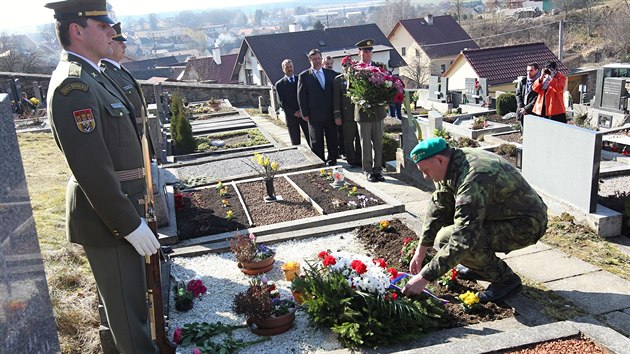 Pietn akce u hrobu etae Petra Hose ve Stonaov na Jihlavsku.