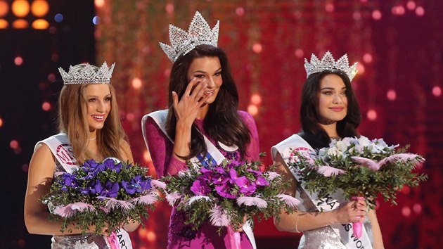 Zleva: esk Miss Earth 2015 Karolna Maliov, esk Miss 2015 Nikol vantnerov a esk Miss World 2015 Andrea Kalousov
