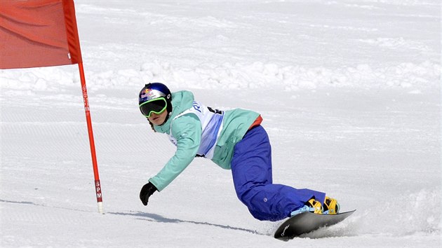 Olympijsk vtzka ve snowboardcrossu Eva Samkov se jako host zastnila v Rokytnici nad Jizerou mistrovstv esk republiky sportovnch novin v obm slalomu.