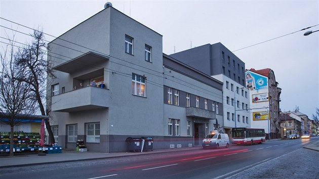 Dm v Husov ulici 58 je zazen pesn tak, jak jej navrhl architekt Adolf Loos. Jsou tady pvodn pedmty i nbytek.