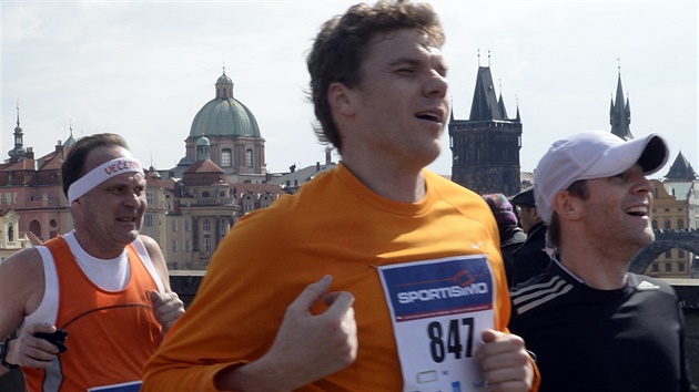 Sedmnáctý roník plmaratonu se bel 28. bezna ulicemi Prahy.