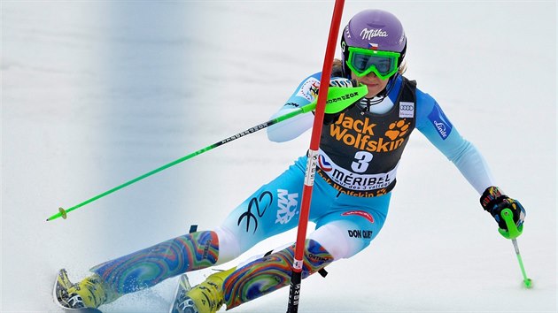 árka Strachová na trati slalomu v Méribelu.