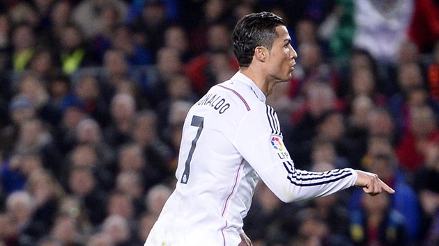Cristiano Ronaldo  z Realu Madrid se raduje  z glu v souboji s Barcelonou.