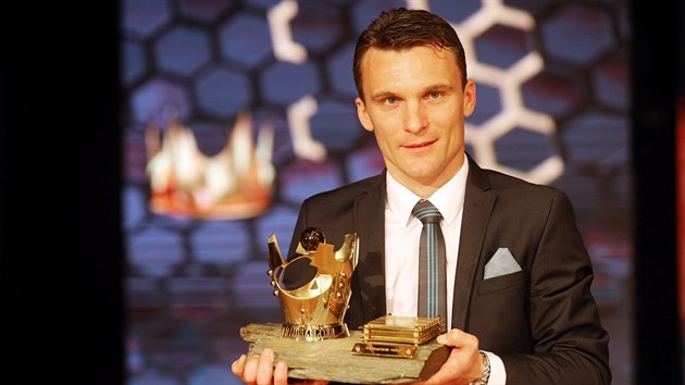 David Lafata s trofejí pro vít�ze ankety Fotbalista roku