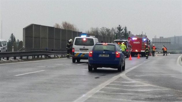 Nehoda osobnho auta a kamionu na silnici R10 (26. bezna 2015)
