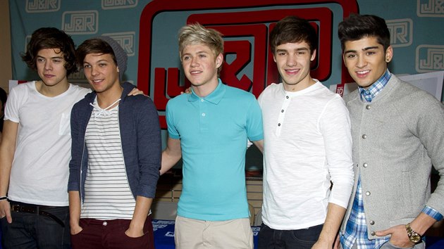 Harry Styles, Louis Tomlinson, Niall Horan, Liam Payne a Zayn Malik ze skupiny One Direction (New York, 12. bezna 2012)