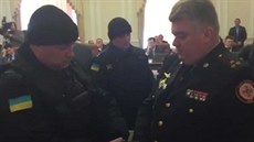 Zatýkání v ukrajinském parlamentu. (25. bezna 2015)