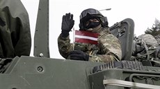 Konvoj americké armády b�hem cesty �Dragoon Ride� v Loty�sku (22. b�ezna 2015)