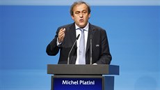 Michel Platini hovo�í na kongresu ve Vídni.