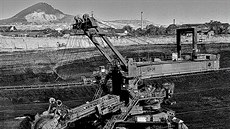 Těžba uhlí na místě starého Mostu v roce 1972