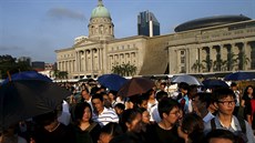 Rakvi s ostatky Lee Kuan Yewa vystavené v parlamentu pilo poklonit 450 tisíc...