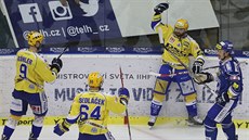 Hokejisté Zlína se radují z jednoho z gól, které vstelili Komet Brno.