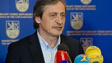 Ministr obrany Martin Stropnický brífinku k technickým aspektm pesunu konvoje...