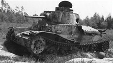 Nmecký Panzer Kampfwagen 38 s proraeným pancíem na katastru Ostravy-Plesné....