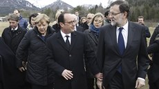 Francouzský prezident Francois Hollande (uprosted), panlský premiér Mariano...