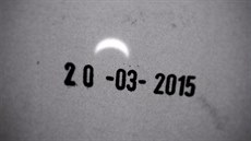 Zatm�ní focené p�es dírkovou kameru na papíru s razítkem