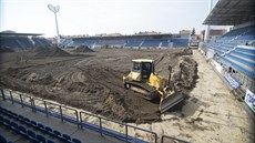Vým�na trávníku a jeho vyh�ívání musí být hotová do 25. dubna, kdy se zde...