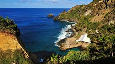 Pohled na pístav a zátoku Bounty na Pitcairnu