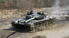 Tank T-72M4CZ ve vojenském prostoru Libavá.