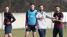 Angli�tí reprezentanti do 21 let se p�ipravují v Olomouci. Druhý zprava trenér...