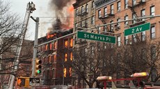 Na newyorském Manhattanu zejm vybuchl plyn, po poáru se zítily ti domy...