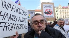 Odp�rci a p�íznivci konvoje se st�etli na pra�ském Václavském nám�stí. (28....