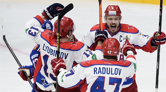 Gólová oslava hokejist CSKA Moskva.