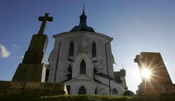 Kostel sv. Jana Nepomuckého na Zelené hoe ve áru nad Sázavou, který v rámci restitucí znovu získala církev
