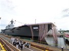 Slavnostní ceremonie pi ktu nové japonské vrtulníkové lodi Izumo