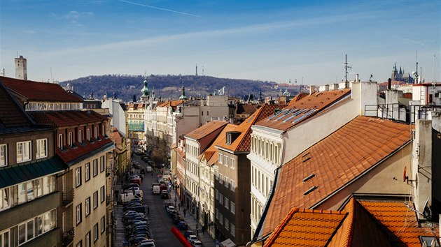 Svj podl na rychl promn Dlouh maj dv kulinrn pase, kter vznikly na protilehlch koncch ulice. 