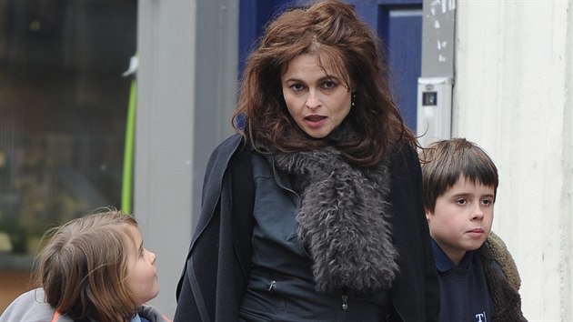 Helena Bonham Carterov a jej dti Nell a Billy Ray (11. bezna 2015)