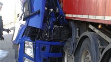 Nehoda tí kamion zablokovala Praský okruh (30.3.2015)