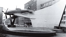 Památník s letounem Il-10 na tehdejím Dzerinského námstí v Ostrav v 70....