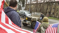 V Pardubicích vítaly konvoj americké armády tisíce lidí. Nkteí si pinesli...