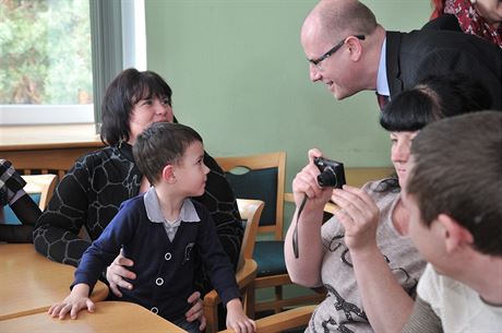 Premiér Bohuslav Sobotka spolen s ministrem vnitra Milanem Chovancem...