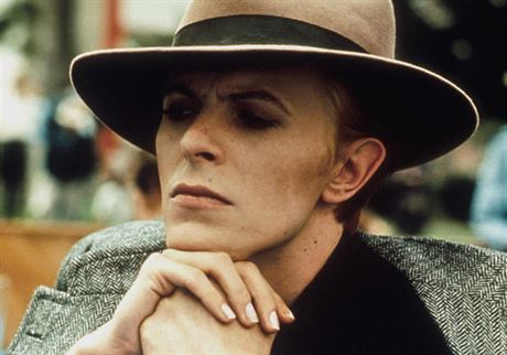 David Bowie ve filmu Mu, který spadl na Zemi (1976)