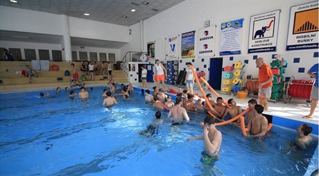 Ptadvacetimetrový bazén ve zlínských lázních.