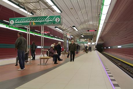 Jedna ze stanic nové trasy metra A stanice Boislavka, kde mohou cestující mezi stanicemi volat
