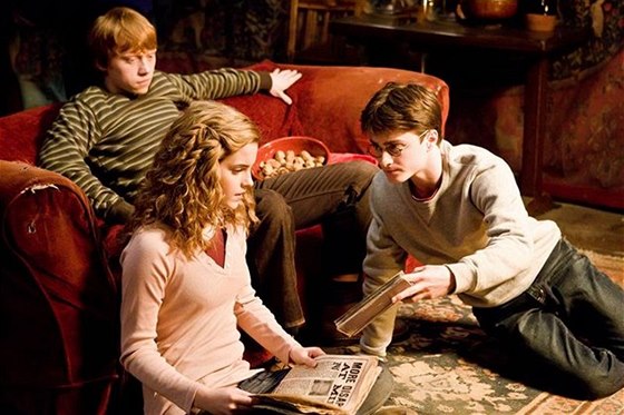 Rupert Grint (Ron) předvádí v šestém dílu o kouzelnickém učni lepší výkon než jeho slavnější kolega Daniel Radcliffe (Harry Potter).